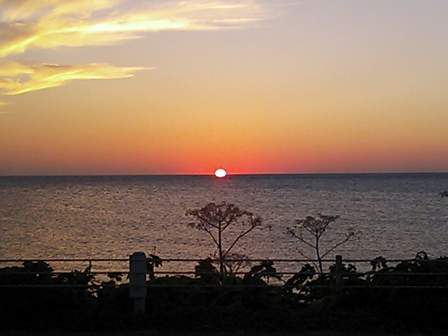 日が沈む