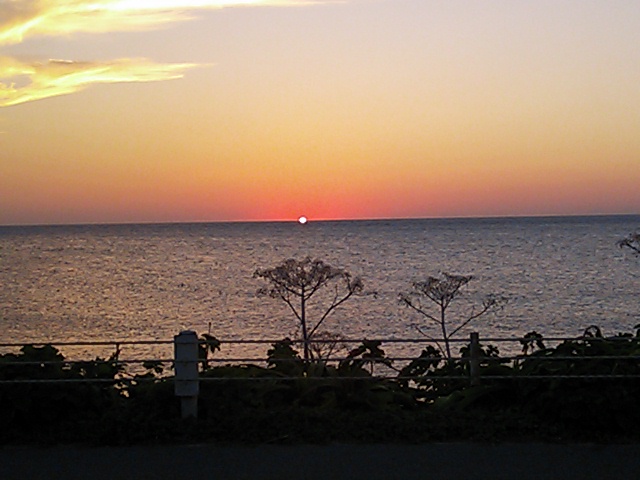 日が沈む